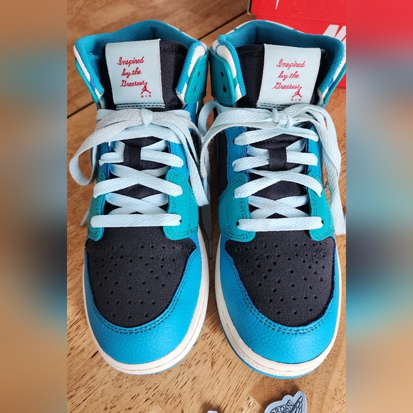 Nike Air Jordan 1 Mid Sneaker School In "Glacier Blue" Colourway 5Y - Picture 11 of 16
